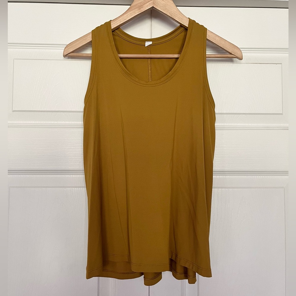 {Lululemon} Essential Tank Top Train in Gold Spice - Womens 4